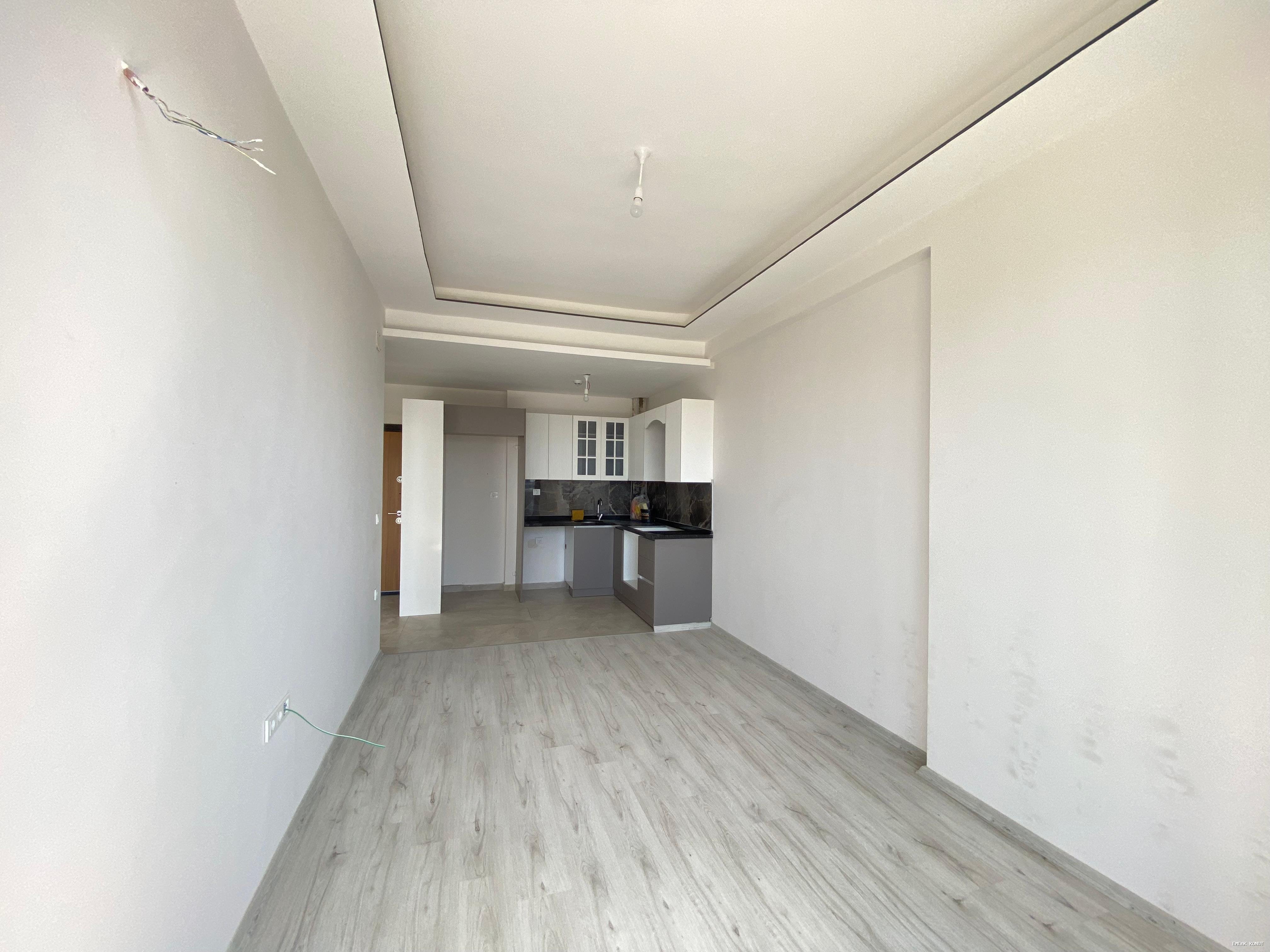 "ÖZGÜVEN'DEN ÇEŞMELİ'DE GMK BULVAR ÜZERİ GENİŞ OTURUM 1+1"