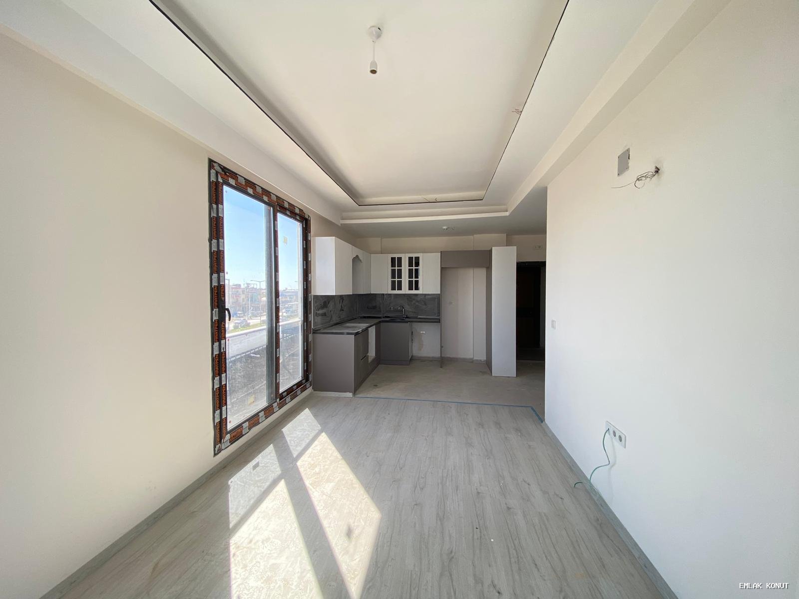 "ÖZGÜVEN'DEN ÇEŞMELİ'DE GMK BULVARI ÜZERİ GENİŞ OTURUM 2+1"