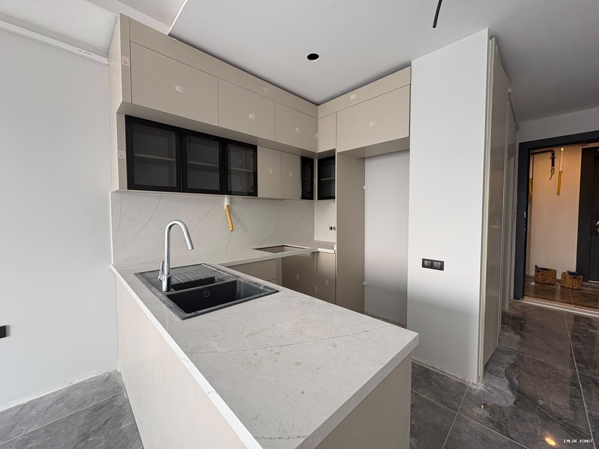 ''ÖZGÜVEN'DEN FERAH VE ŞIK! PRESTİJLİ PROJEDE GENİŞ 1+1 SATILIK DAİRE''