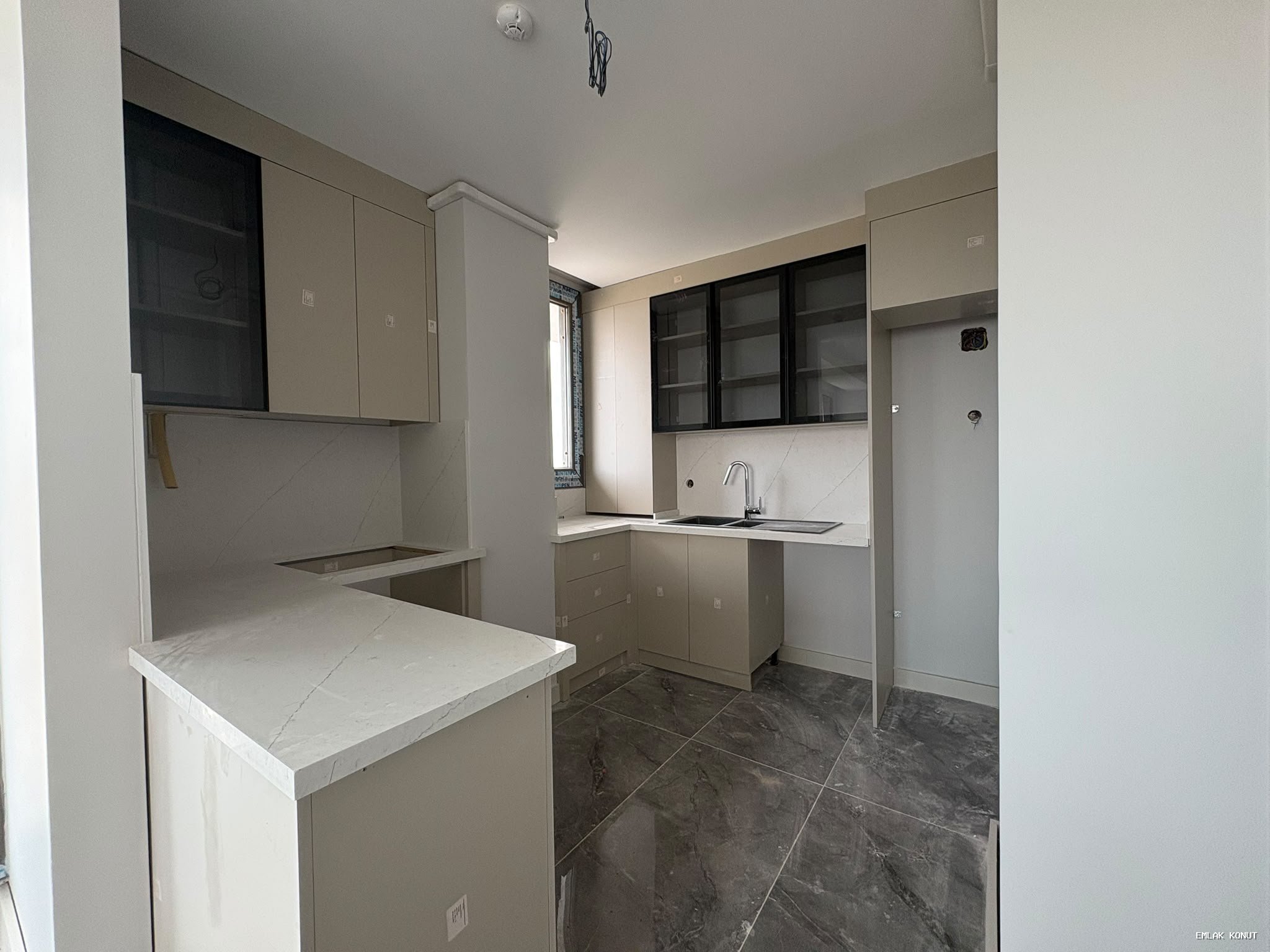 ''KAPALI OTOPARKLI, HAVUZLU, FULL DONANIMLI 2+1 SATILIK DAİRE''
